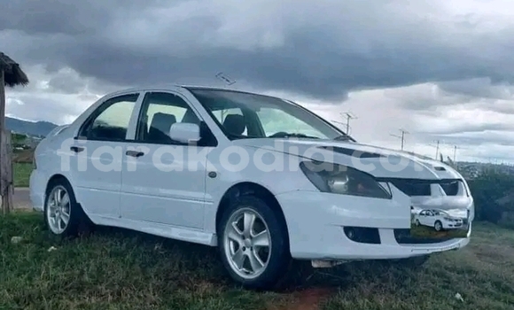 Acheter Occasion Voiture Mitsubishi Celeste Blanc à Ambatondrazaka, Alaotra-Mangoro Acheter Occasion Voiture Mitsubishi Celeste Blanc à Ambatondrazaka, Alaotra-Mangoro