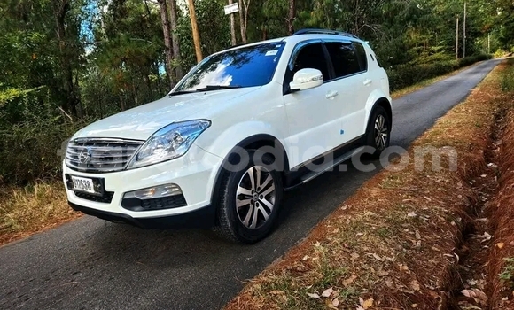 Hividy Toyota Fortuner fotsy Car in Antananarivo in Analamanga Hividy Toyota Fortuner fotsy Car in Antananarivo in Analamanga