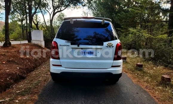 Hividy Toyota Fortuner fotsy Car in Antananarivo in Analamanga Hividy Toyota Fortuner fotsy Car in Antananarivo in Analamanga