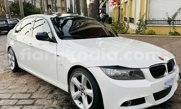 Hividy BMW 4er fotsy Car in Antananarivo in Analamanga Hividy BMW 4er fotsy Car in Antananarivo in Analamanga