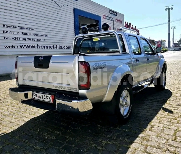 Big with watermark nissan navara analamanga antananarivo 8017