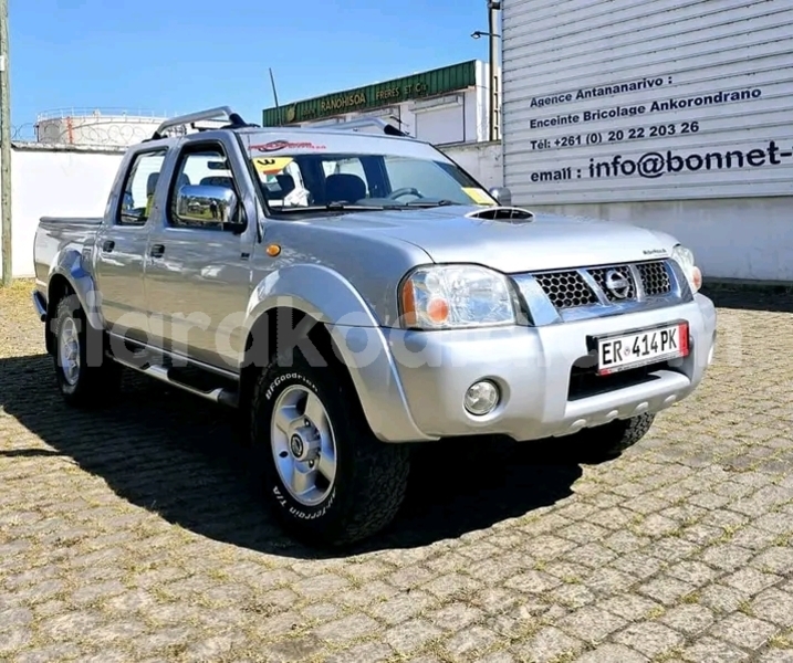 Big with watermark nissan navara analamanga antananarivo 8017