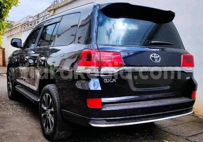 Big with watermark toyota land cruiser analamanga antananarivo 8063