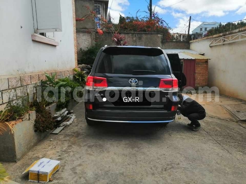 Big with watermark toyota land cruiser analamanga antananarivo 8063