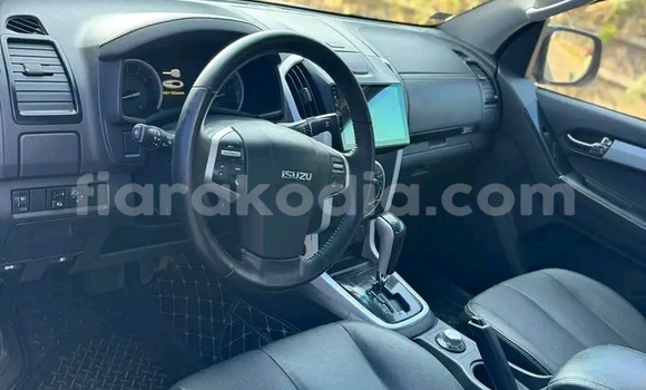 Acheter Occasion Voiture Isuzu D–MAX Noir à Ambenja, Boeny