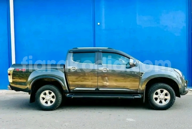 Big with watermark isuzu d max boeny ambenja 8074