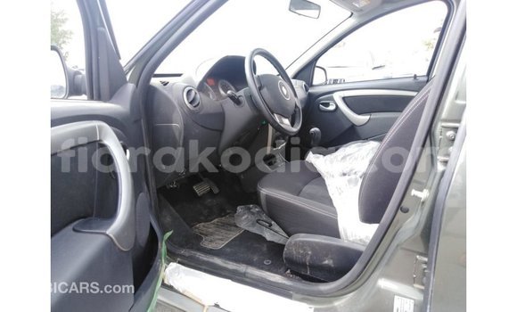 Hividy Renault Duster Green Car in Import - Dubai in Diana Hividy Renault Duster Green Car in Import - Dubai in Diana