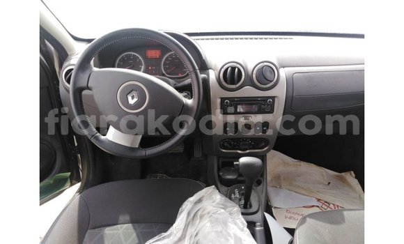 Hividy Renault Duster Green Car in Import - Dubai in Diana Hividy Renault Duster Green Car in Import - Dubai in Diana
