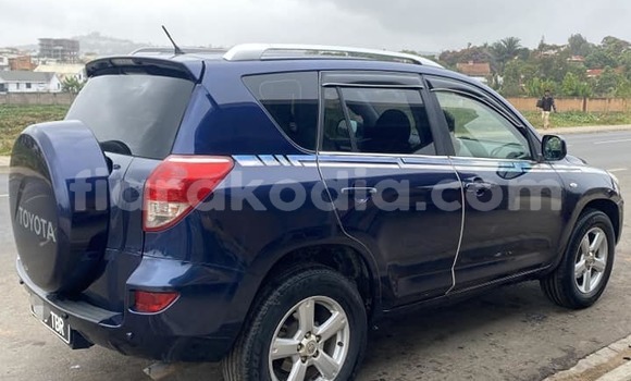 Acheter Occasion Voiture Toyota RAV4 Noir à Ambatofinandrahana, Amoron'i Mania Acheter Occasion Voiture Toyota RAV4 Noir à Ambatofinandrahana, Amoron'i Mania