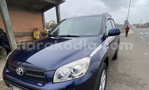 Acheter Occasion Voiture Toyota RAV4 Noir à Ambatofinandrahana, Amoron'i Mania Acheter Occasion Voiture Toyota RAV4 Noir à Ambatofinandrahana, Amoron'i Mania