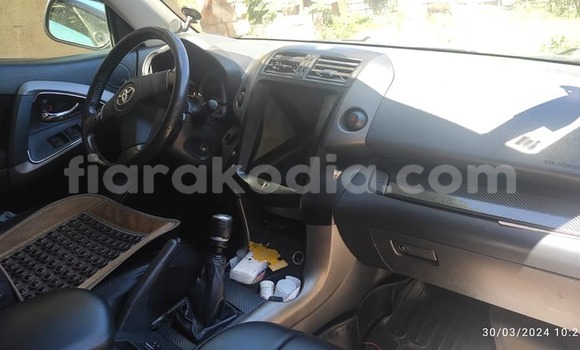 Acheter Occasion Voiture Toyota RAV4 Noir à Ambanja, Diana Acheter Occasion Voiture Toyota RAV4 Noir à Ambanja, Diana