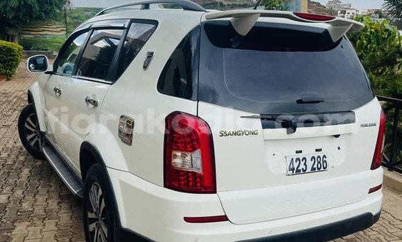 Acheter Occasion Voiture Hyundai Grand Starex Blanc à Ambatomainty , Melaky Acheter Occasion Voiture Hyundai Grand Starex Blanc à Ambatomainty , Melaky