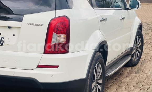 Acheter Occasion Voiture Hyundai Grand Starex Blanc à Ambatomainty , Melaky Acheter Occasion Voiture Hyundai Grand Starex Blanc à Ambatomainty , Melaky