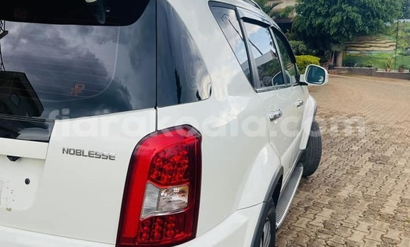 Acheter Occasion Voiture Hyundai Grand Starex Blanc à Ambatomainty , Melaky Acheter Occasion Voiture Hyundai Grand Starex Blanc à Ambatomainty , Melaky