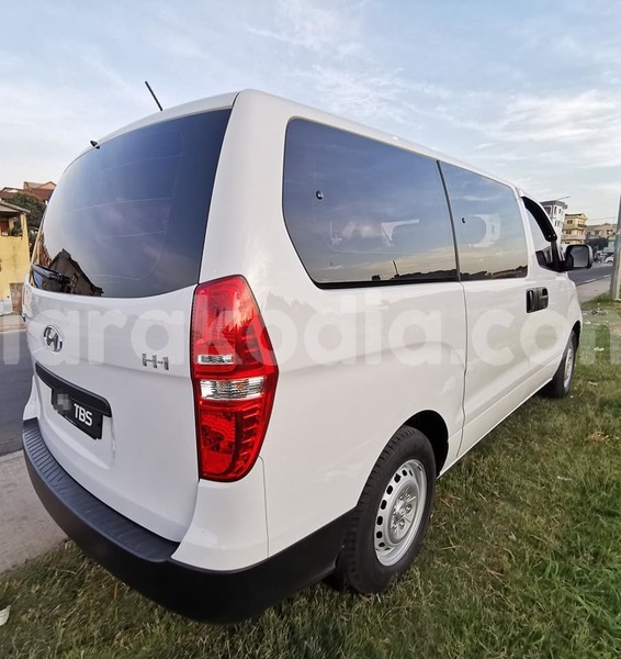 Big with watermark hyundai h1 mahajanga ambato boina 8090