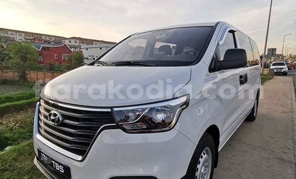 Acheter Occasion Voiture Hyundai H1 Blanc à Ambato Boina, Mahajanga Acheter Occasion Voiture Hyundai H1 Blanc à Ambato Boina, Mahajanga