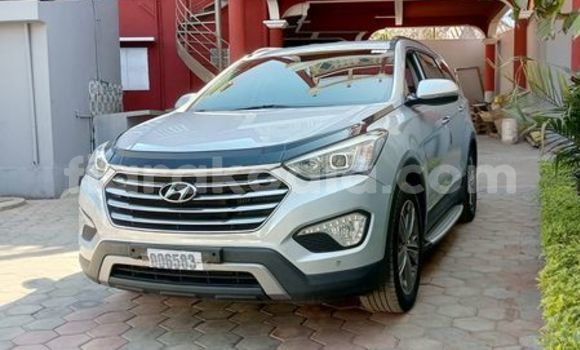 Hividy Hyundai Maxcruz Hafa Car in Antananarivo in Analamanga