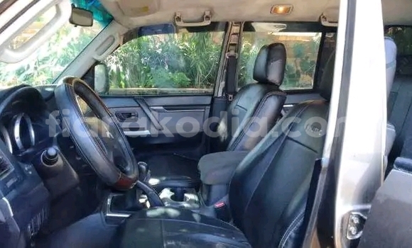 Acheter Occasion Voiture Mitsubishi Pajero Noir à Ambatolampy, Vakinankaratra Acheter Occasion Voiture Mitsubishi Pajero Noir à Ambatolampy, Vakinankaratra