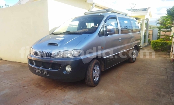 Acheter Occasion Voiture Hyundai Starex SVX Gris à Antananarivo, Analamanga Acheter Occasion Voiture Hyundai Starex SVX Gris à Antananarivo, Analamanga