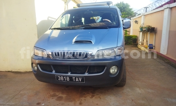 Acheter Occasion Voiture Hyundai Starex SVX Gris à Antananarivo, Analamanga Acheter Occasion Voiture Hyundai Starex SVX Gris à Antananarivo, Analamanga