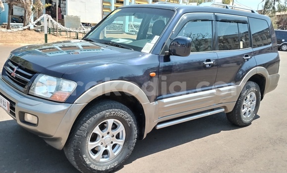 Buy Used Mitsubishi Pajero Blue Car in Antsiranana in Diana Buy Used Mitsubishi Pajero Blue Car in Antsiranana in Diana