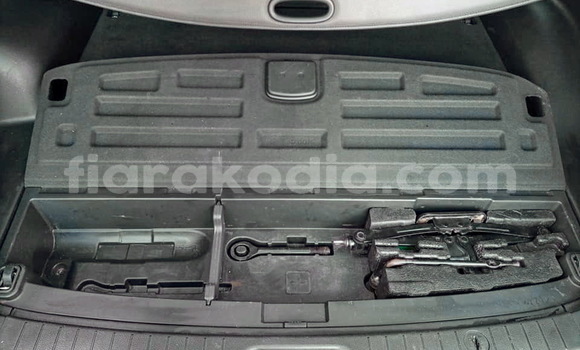 Acheter Occasion Voiture Hyundai Santa Fe Gris à Antananarivo, Analamanga Acheter Occasion Voiture Hyundai Santa Fe Gris à Antananarivo, Analamanga