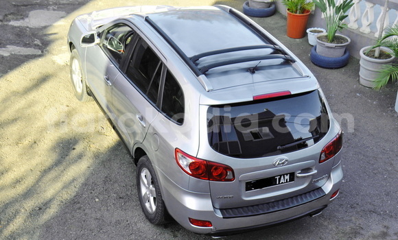 Acheter Occasion Voiture Hyundai Santa Fe Gris à Antananarivo, Analamanga Acheter Occasion Voiture Hyundai Santa Fe Gris à Antananarivo, Analamanga