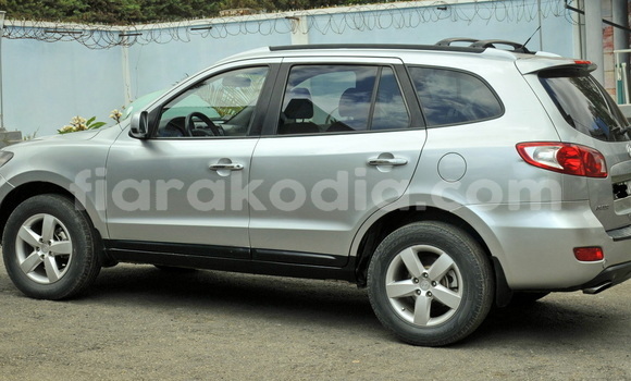Acheter Occasion Voiture Hyundai Santa Fe Gris à Antananarivo, Analamanga Acheter Occasion Voiture Hyundai Santa Fe Gris à Antananarivo, Analamanga