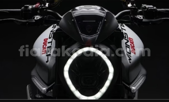 Acheter Occasion Moto Ducati Monster Blanc à Ambalavao, Haute Matsiatra Acheter Occasion Moto Ducati Monster Blanc à Ambalavao, Haute Matsiatra