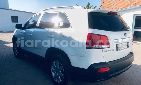 Buy Used Kia Sorento White Car in Antananarivo in Analamanga Buy Used Kia Sorento White Car in Antananarivo in Analamanga
