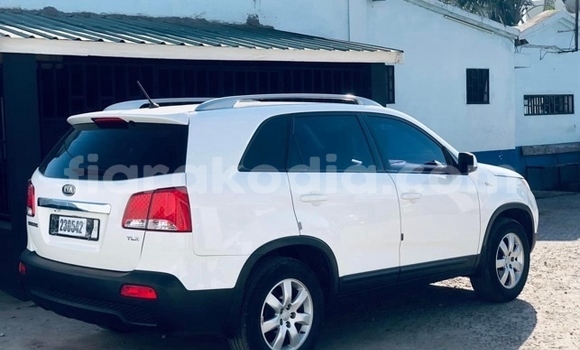 Buy Used Kia Sorento White Car in Antananarivo in Analamanga Buy Used Kia Sorento White Car in Antananarivo in Analamanga