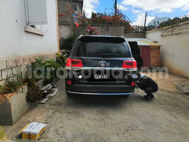 Big with watermark toyota land cruiser analamanga antananarivo 8147