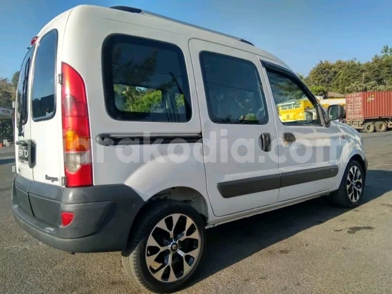 Big with watermark renault kangoo melaky ambatomainty 8153