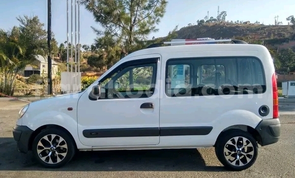 Acheter Occasion Voiture Renault Kangoo Blanc à Ambatomainty , Melaky Acheter Occasion Voiture Renault Kangoo Blanc à Ambatomainty , Melaky