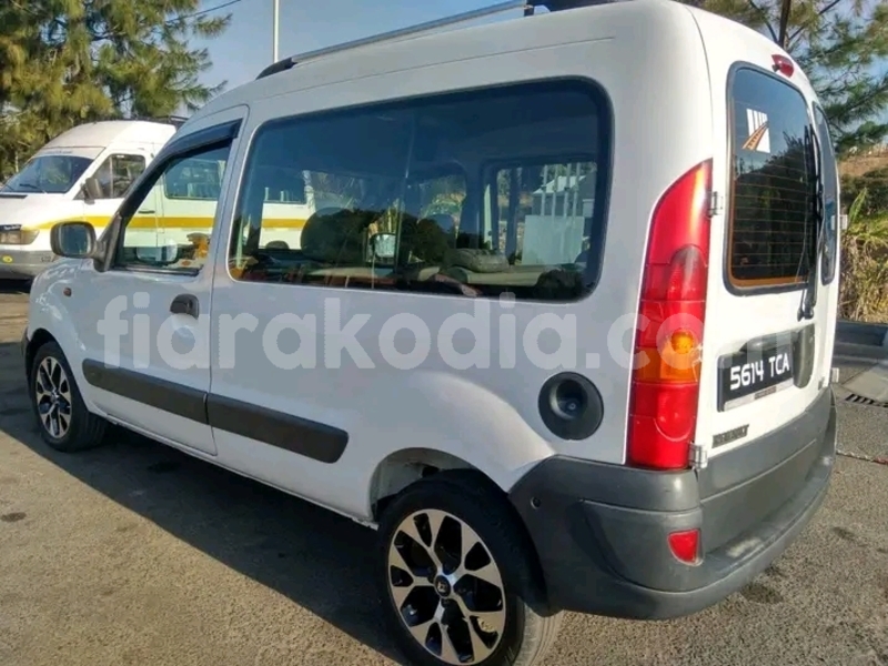 Big with watermark renault kangoo melaky ambatomainty 8153