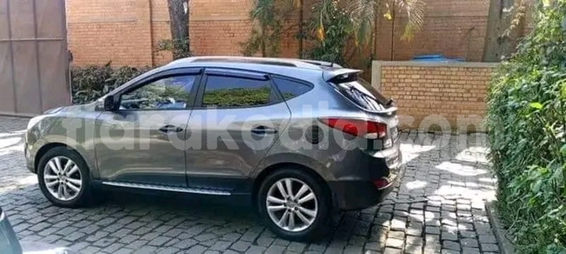 Big with watermark hyundai tucson analamanga anjozorobe 8154