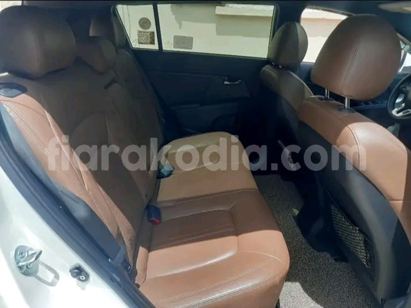 Big with watermark kia sportage boeny ambenja 8169