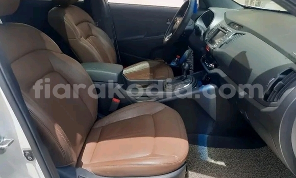 Acheter Occasion Voiture Kia Sportage Blanc à Ambenja, Boeny Acheter Occasion Voiture Kia Sportage Blanc à Ambenja, Boeny