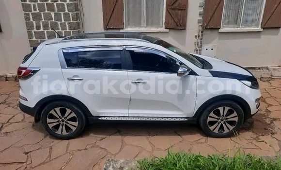 Acheter Occasion Voiture Kia Sportage Blanc à Ambenja, Boeny Acheter Occasion Voiture Kia Sportage Blanc à Ambenja, Boeny