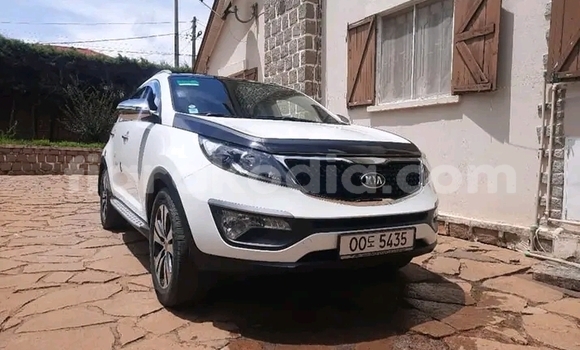 Acheter Occasion Voiture Kia Sportage Blanc à Ambenja, Boeny Acheter Occasion Voiture Kia Sportage Blanc à Ambenja, Boeny