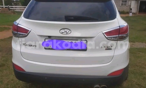 Acheter Occasion Voiture Hyundai Tucson Blanc à Ambatondrazaka, Alaotra-Mangoro Acheter Occasion Voiture Hyundai Tucson Blanc à Ambatondrazaka, Alaotra-Mangoro
