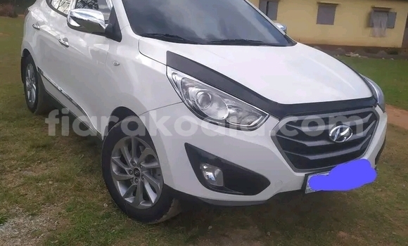 Acheter Occasion Voiture Hyundai Tucson Blanc à Ambatondrazaka, Alaotra-Mangoro Acheter Occasion Voiture Hyundai Tucson Blanc à Ambatondrazaka, Alaotra-Mangoro
