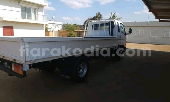 Buy Used Hyundai Maxcruz White Car in Ambatondrazaka in Alaotra-Mangoro Buy Used Hyundai Maxcruz White Car in Ambatondrazaka in Alaotra-Mangoro