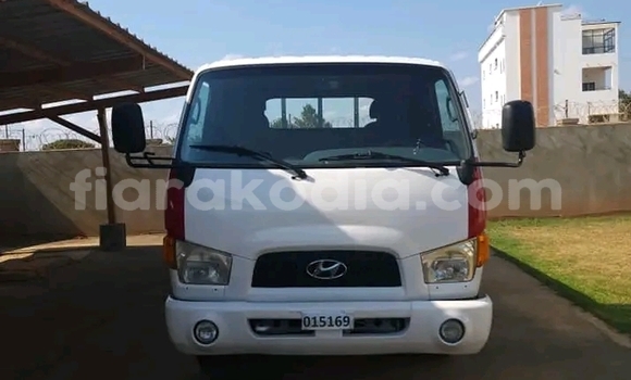 Buy Used Hyundai Maxcruz White Car in Ambatondrazaka in Alaotra-Mangoro Buy Used Hyundai Maxcruz White Car in Ambatondrazaka in Alaotra-Mangoro