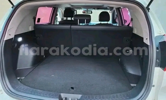 Buy Used Kia Sportage White Car in Ambositra in Amoron'i Mania Buy Used Kia Sportage White Car in Ambositra in Amoron'i Mania
