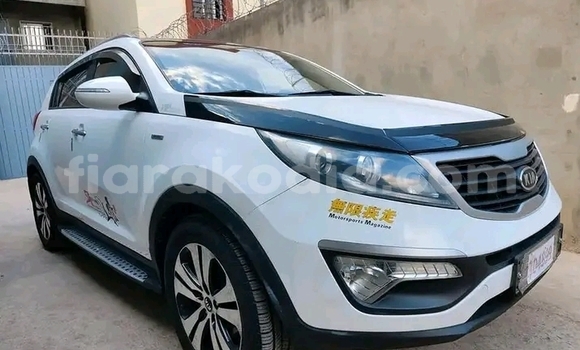 Buy Used Kia Sportage White Car in Ambositra in Amoron'i Mania Buy Used Kia Sportage White Car in Ambositra in Amoron'i Mania