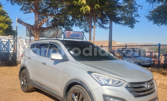 Acheter Occasion Voiture Hyundai Santa Fe Gris à Antananarivo, Analamanga Acheter Occasion Voiture Hyundai Santa Fe Gris à Antananarivo, Analamanga