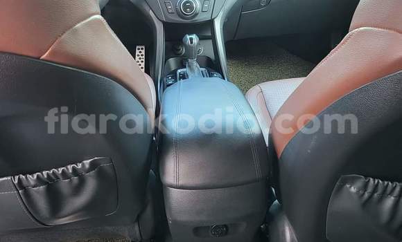 Buy Used Hyundai Santa Fe Silver Car in Antananarivo in Analamanga Buy Used Hyundai Santa Fe Silver Car in Antananarivo in Analamanga