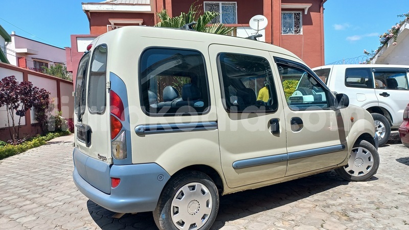 Big with watermark renault kangoo analamanga antananarivo 8192