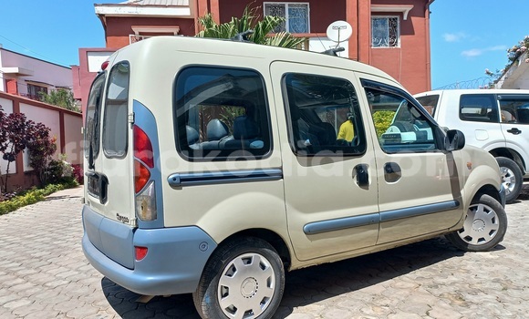 Acheter Occasion Voiture Renault Kangoo Beige à Antananarivo, Analamanga Acheter Occasion Voiture Renault Kangoo Beige à Antananarivo, Analamanga